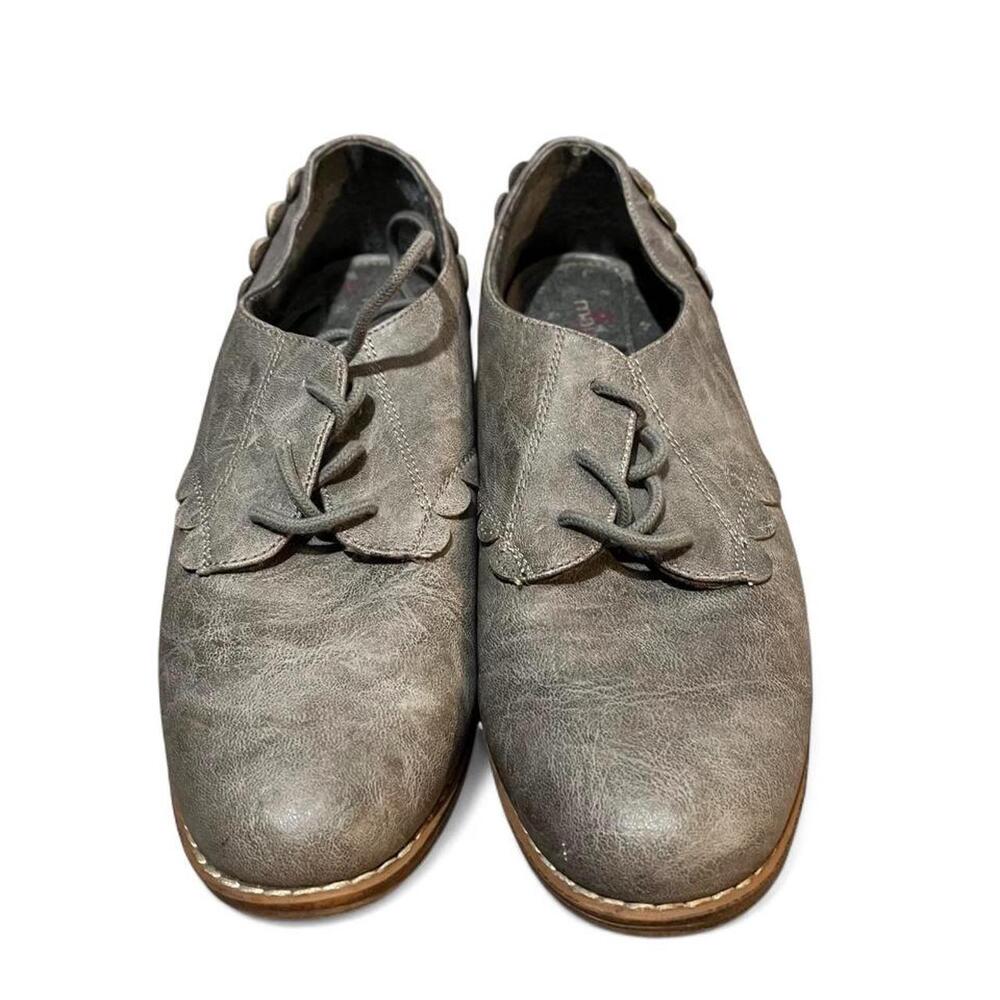 Maurices Grey Oxfords Size 9